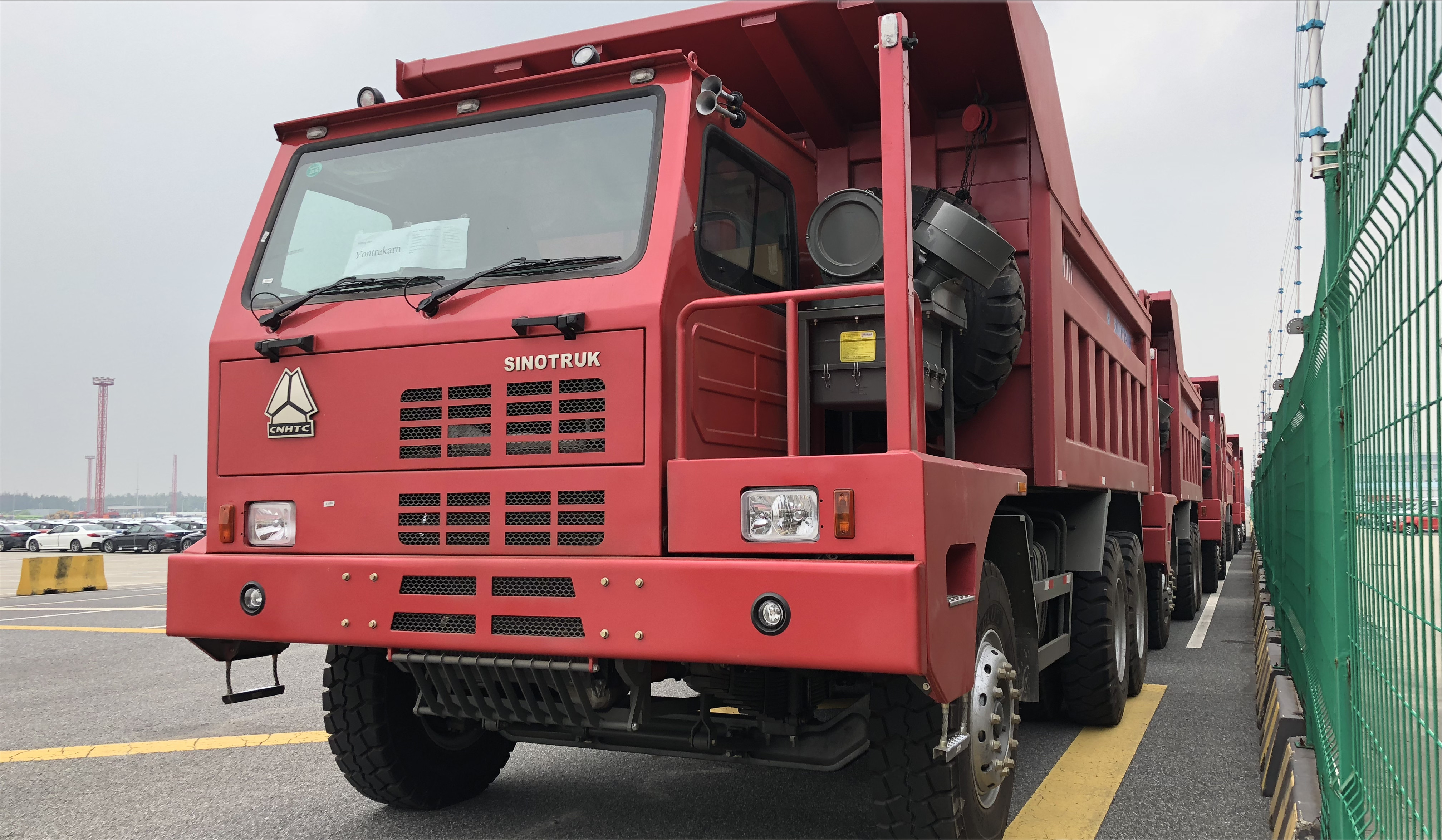 SINOTRUK HOWO Euro II RHD 6X4 420HP Mining Tipper Dump Truck With 9.726L Displacement