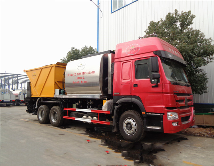 HOWO 10 Wheels Road Construction Machinery Synchronous Gravel Seal Truck 8m3 10m3 Asphalt Bitumen