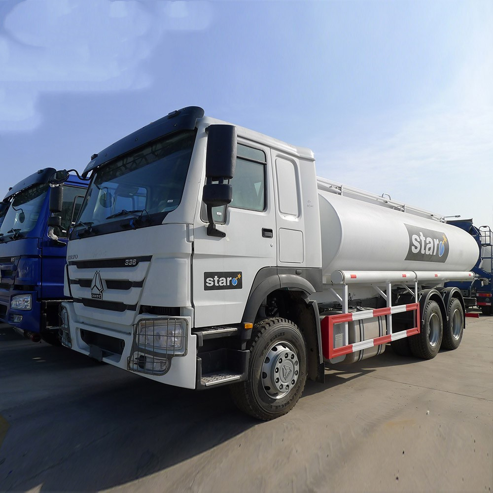 White HOWO 20000L 6×4 Oil Tanker Truck Diesel Fuel Type Manual Transmission