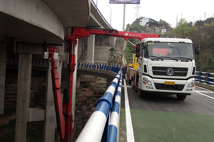 18m Platform 8x4 Bucket Bridge Inspection Truck With 21.7m Max. Under Bridge Depth