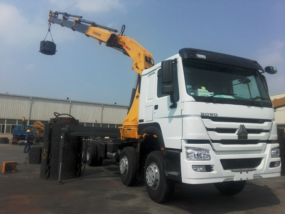 5610mm Span SQ16ZK4Q 16000kg HOWO 6×4 Chassis  Knuckle Boom Lorry Crane With 11m