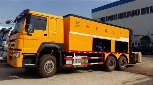 3000L Asphalt Slurry Seal Truck With 8m3 Aggregate Bin / Road Construction Trucks