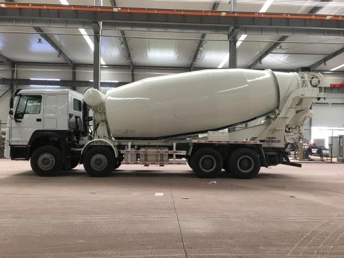 Sinotruk Howo Mixer Concrete Construction Equipment 8X4 Drive type 12 CBM Capacity