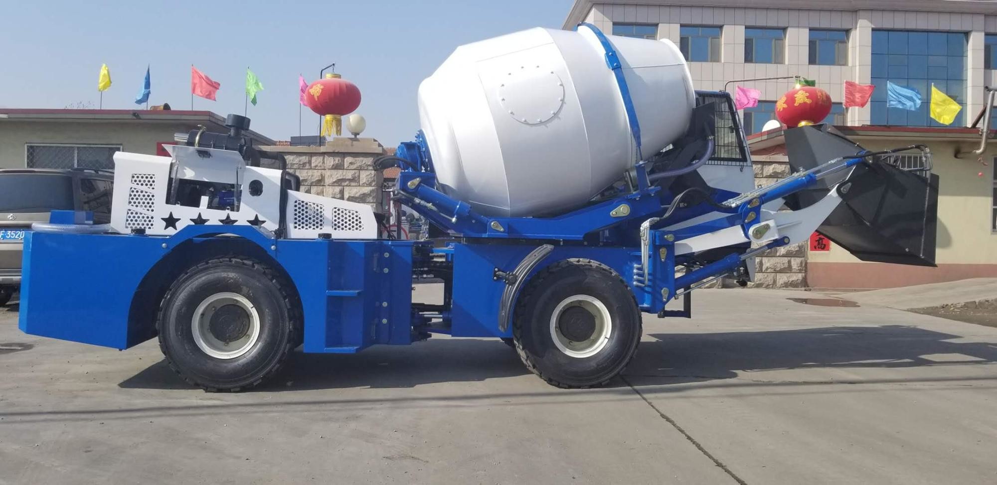 Self Loading 1.8cbm Concrete Cement Mixer Truck With CBGV-4025 Pump