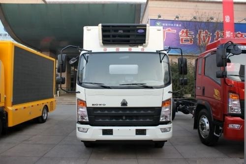 Howo Light Refrigerated Cargo Truck  3 Ton Capacity 4X2 Driving Type