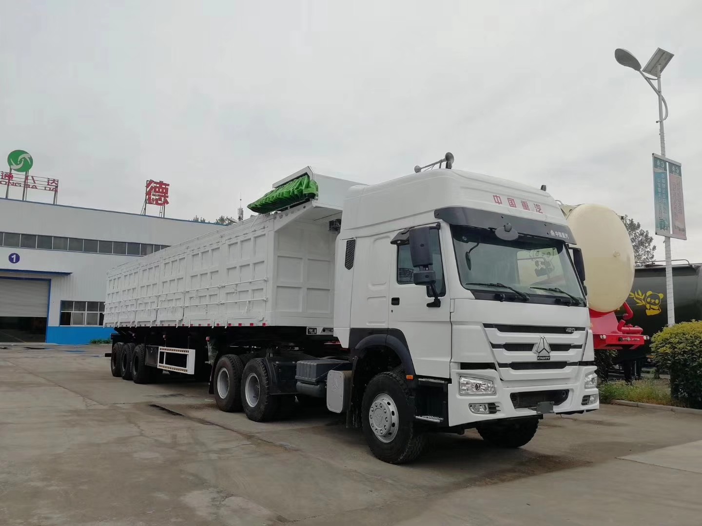 3 Axles 50 ton Heavy Duty Semi Trailers With Channel Steel Side Frame