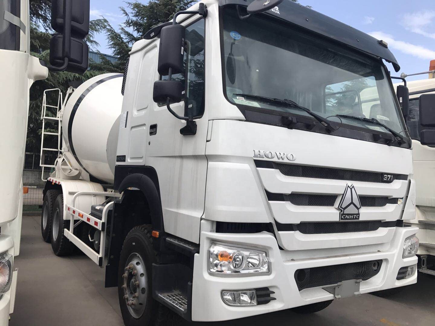 HOWO Diesel Self Loading 10 Cubic Meters 6×4 Concrete Mixer Truck With Q345B Material