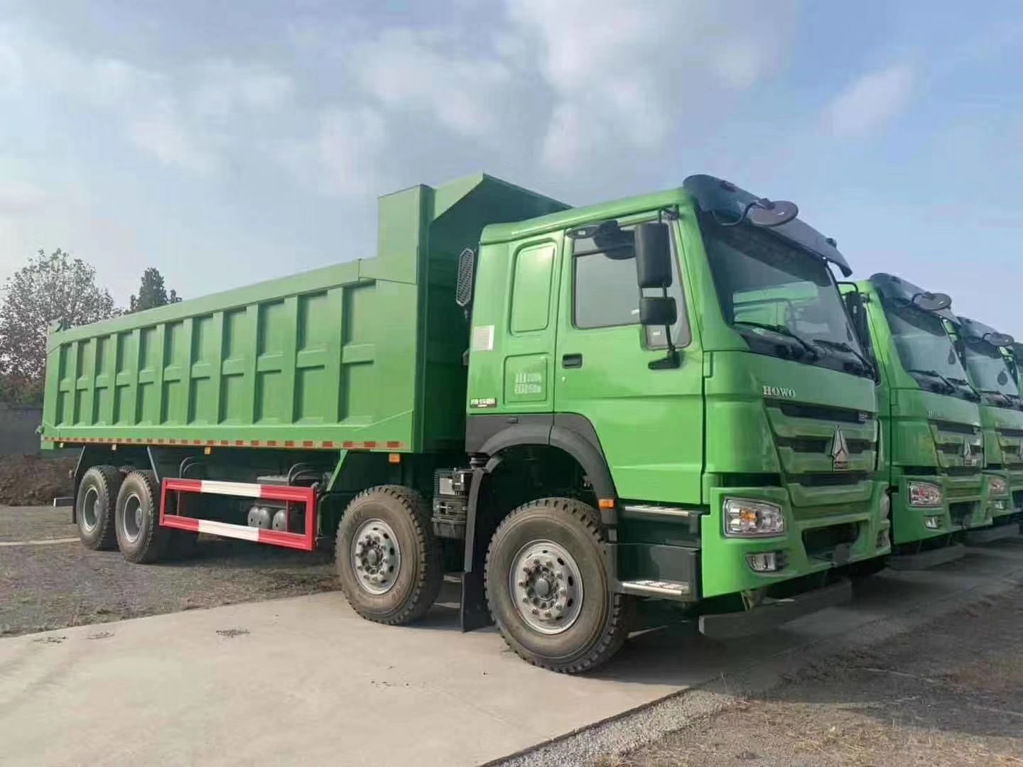 Heavy Duty Sinotruk Howo 7 12 Wheeler Dump Truck With Euro 2 Engine And ZF8118 Steering