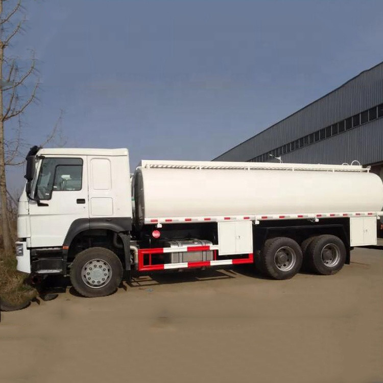 White 10 Wheels 6000 Gallon 6x4 Oil Tanker Truck Euro 2 Manual Transmission