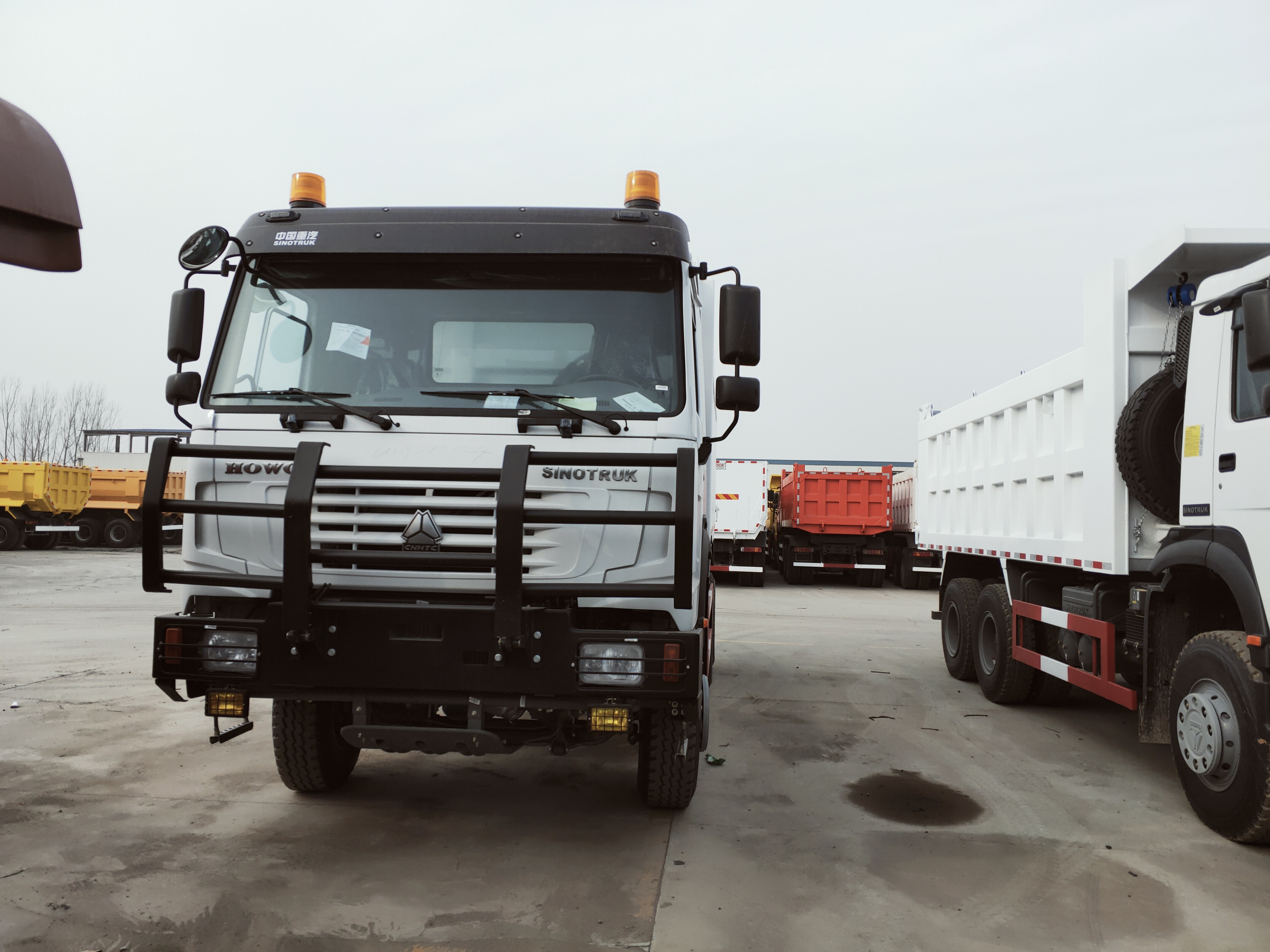 336HP Heavy Duty Dump Truck With HW19710 Transmission And 9 Tons Front Axle