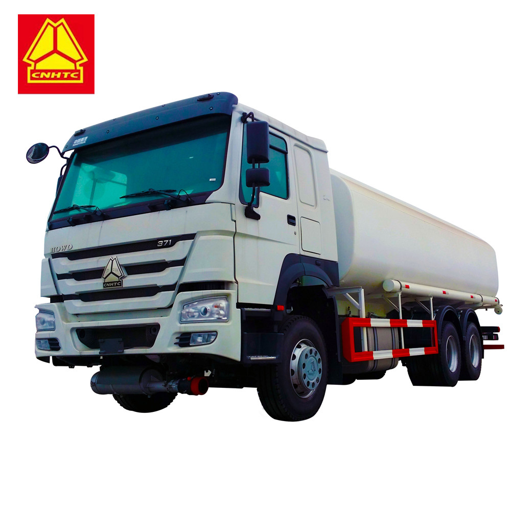 Environmentally Friendly Fuel Tank Tanker , Sinotruk Howo 20000 Liters 6000 Gallon Diesel Oil Transporter