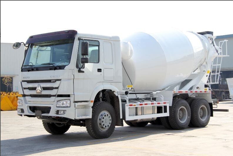 ZF8118 Hydraulic Steering Howo Concrete Mixer Truck 371hp Euro 2 400L Fuel Tank