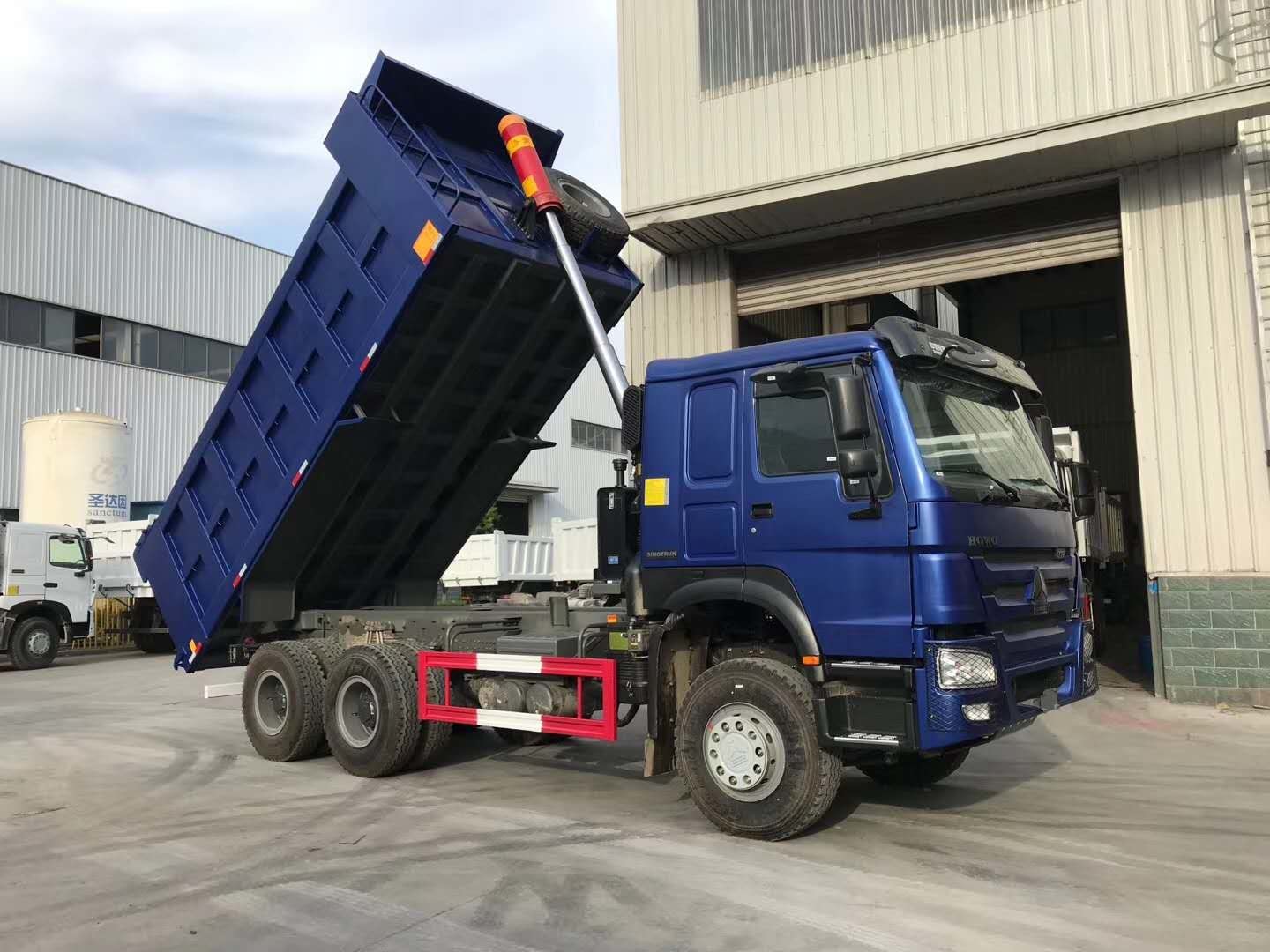 HW76 Heavy Duty Dump Truck