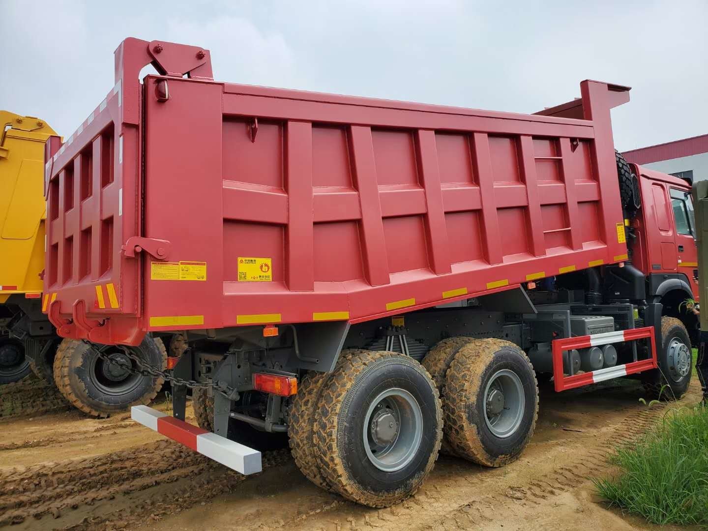 266hp HOWO 6x4 Heavy Duty Dump Truck With ZF8118 Steering