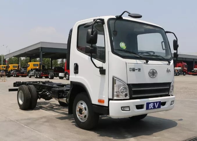 80KW 3300mm Wheelbase 4x2 FAW Light Cargo Truck